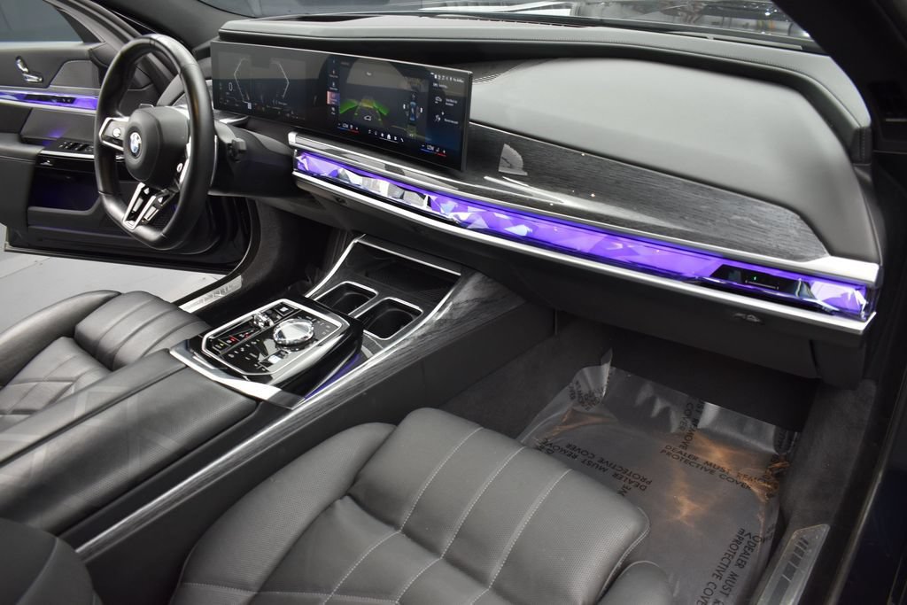 Used 2025 BMW 740i xDrive AWD/4WD image 7