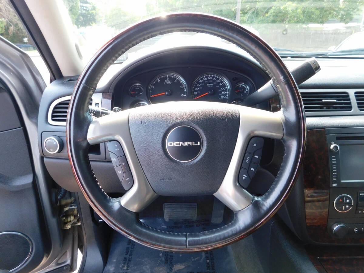 Used 2012 GMC Yukon XL Denali AWD/4WD image 11
