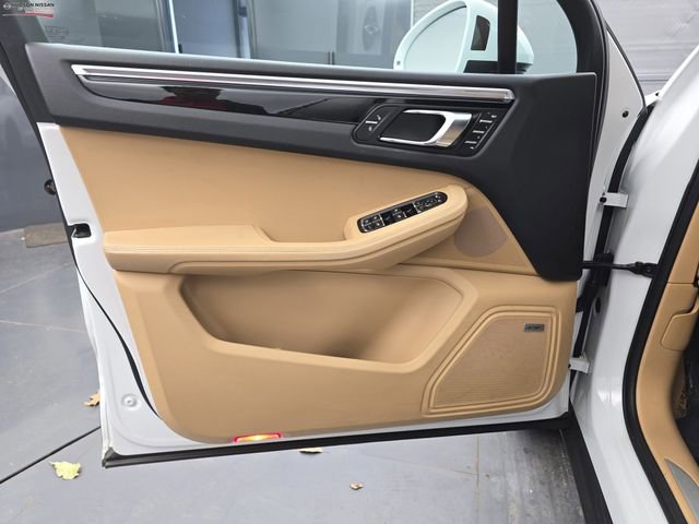 Used 2018 Porsche Macan S image 25