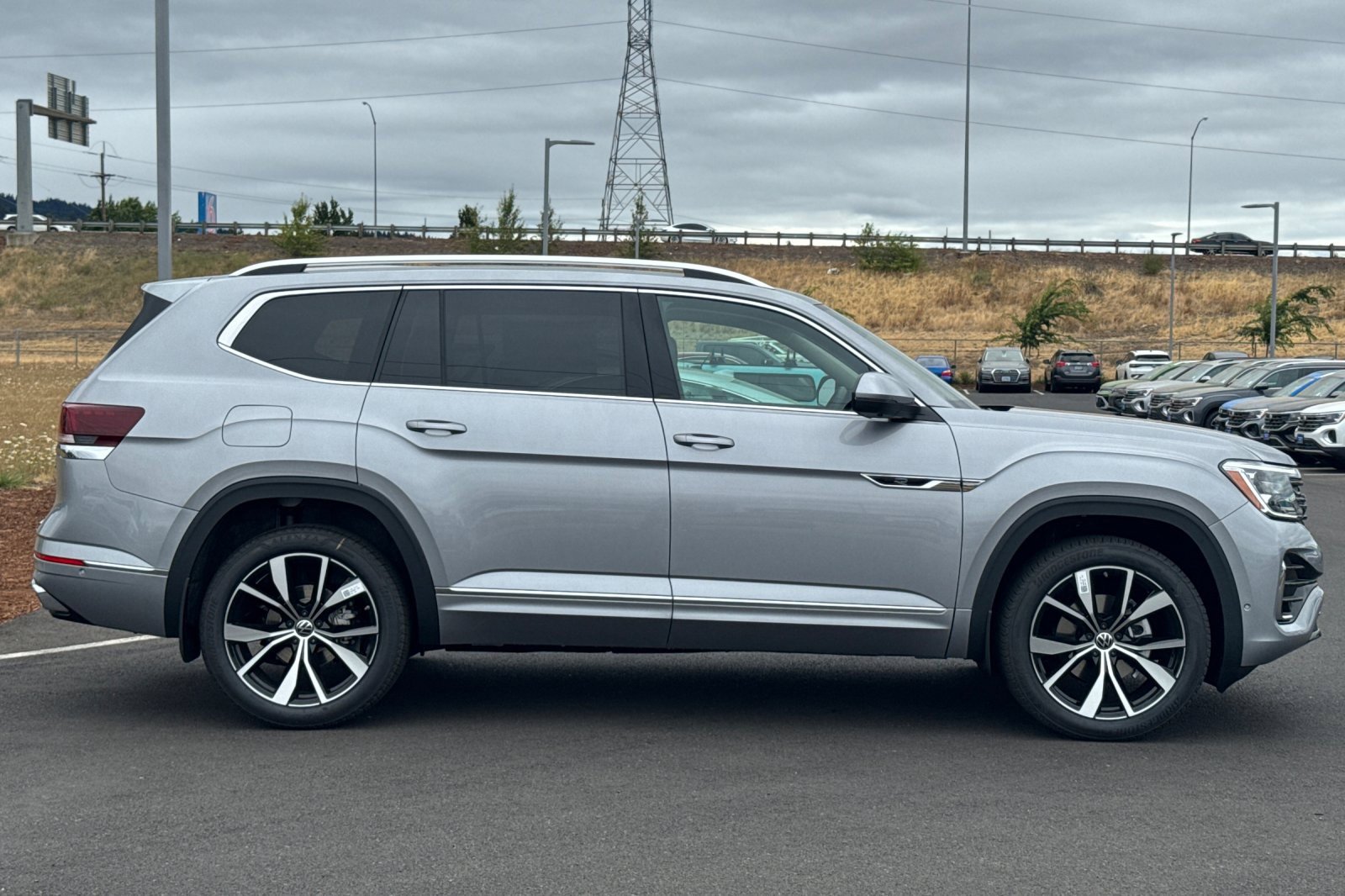 New 2025 Volkswagen Atlas SEL Premium R-Line image 2