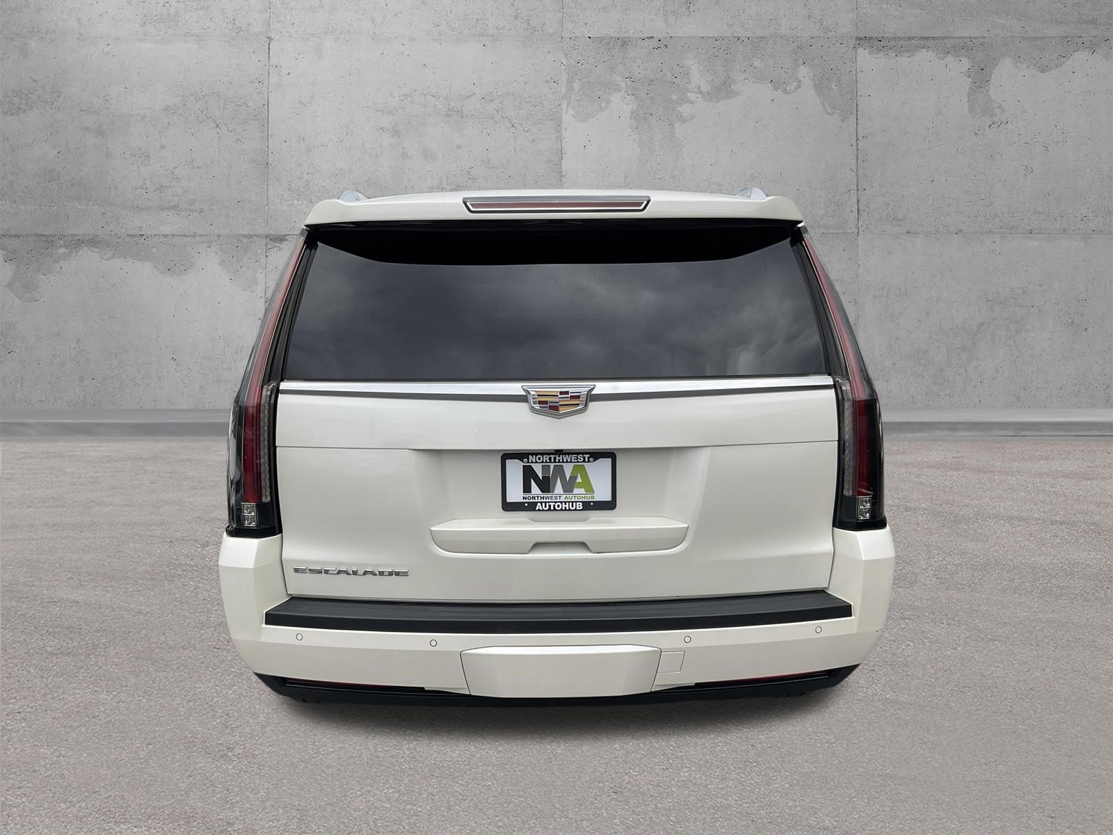 Used 2015 Cadillac Escalade Premium AWD/4WD image 4