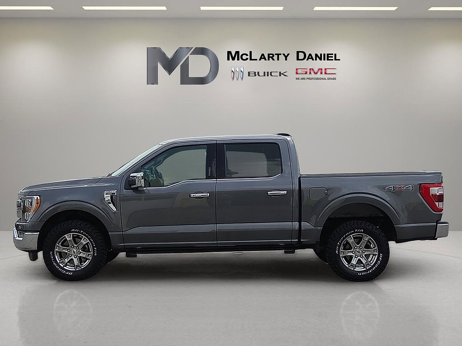 Used 2023 Ford F150 Lariat AWD/4WD image 3