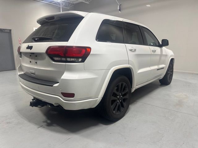 Used 2020 Jeep Grand Cherokee Altitude RWD image 5