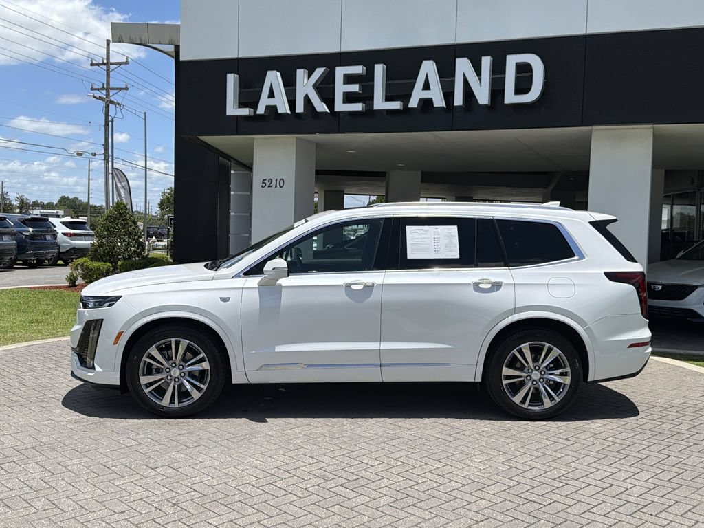 Certified 2025 Cadillac XT6 Premium Luxury FWD image 2