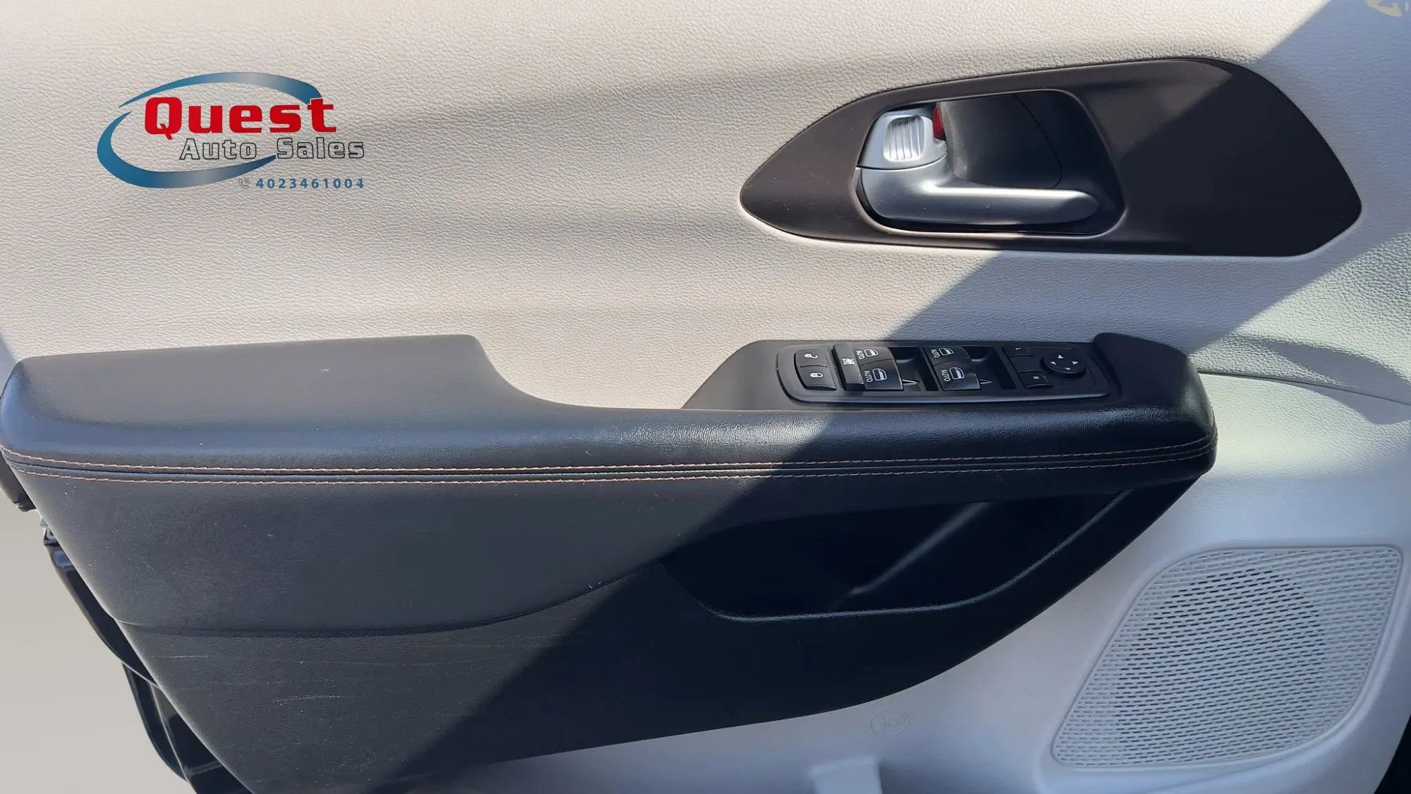 Used 2018 Chrysler Pacifica Touring-L Plus FWD image 16