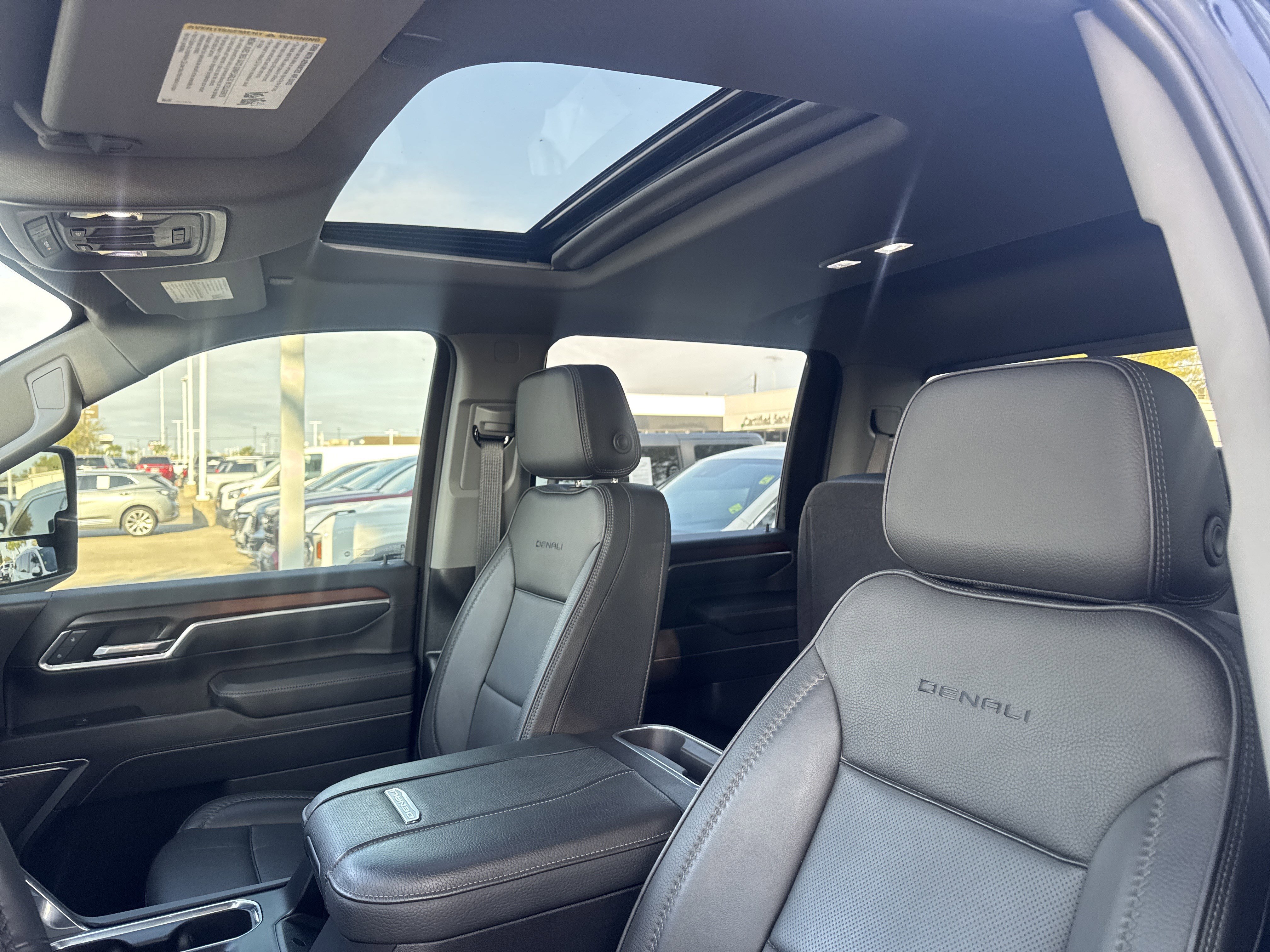 Used 2025 GMC Sierra 3500 Denali w/ Technology Package image 7