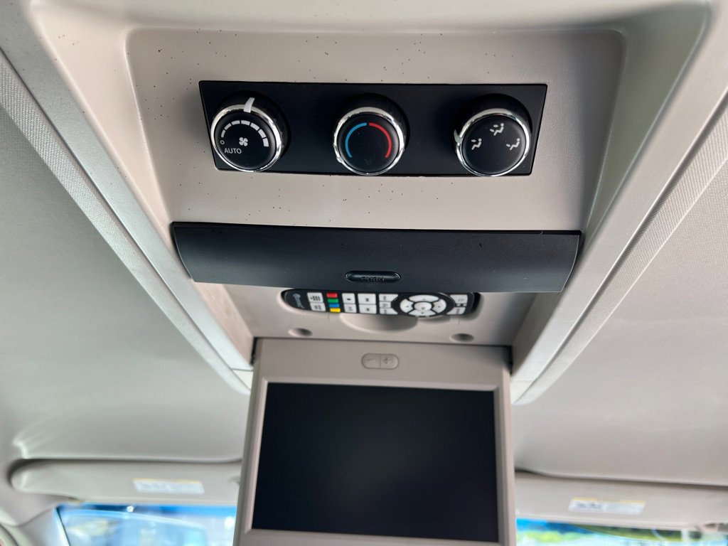 Used 2015 Chrysler Town & Country Touring w/ Mopar Premium Addition Group image 12