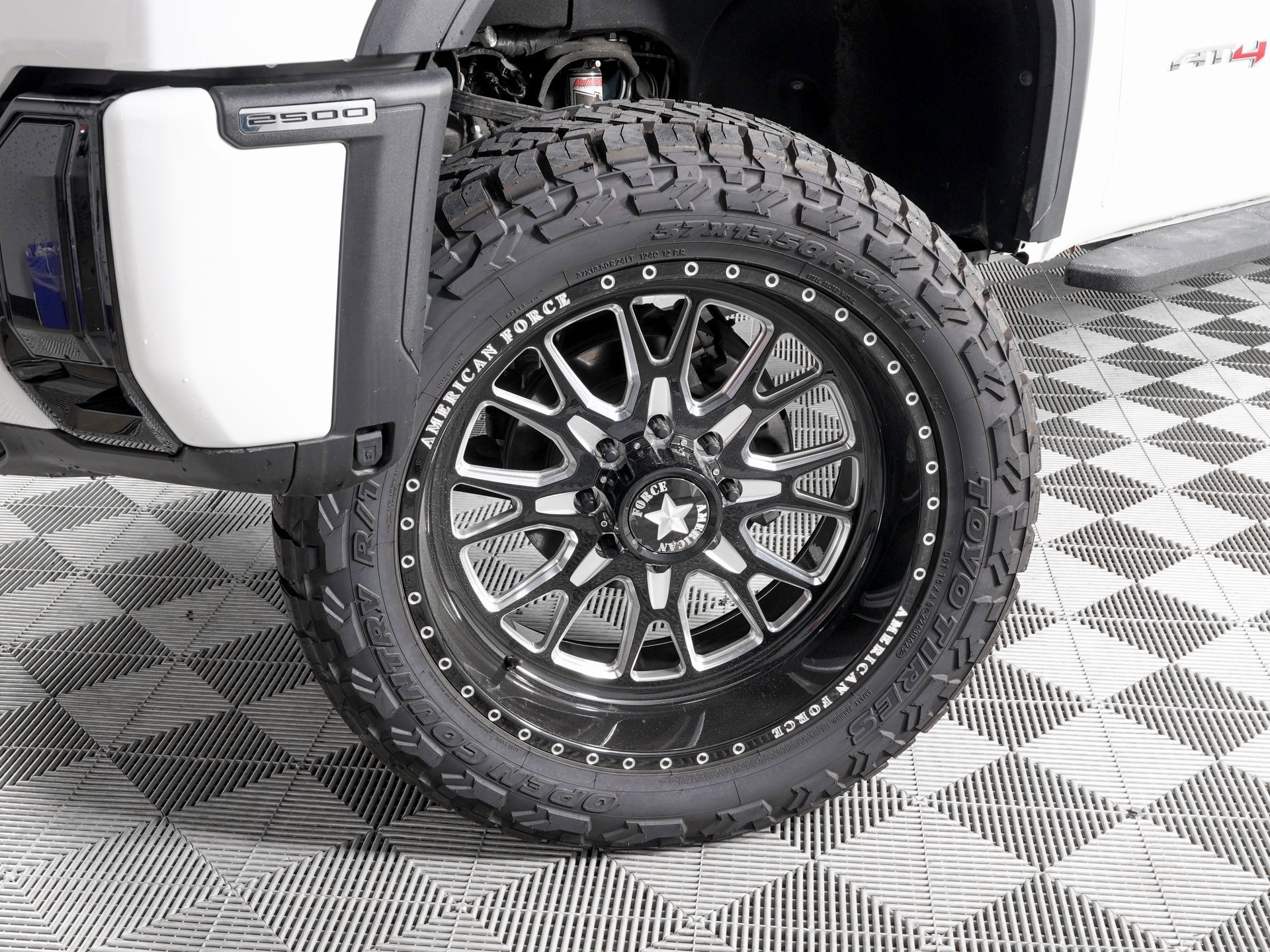 Used 2025 GMC Sierra 2500 AT4 w/ AT4 Premium Plus Package image 29