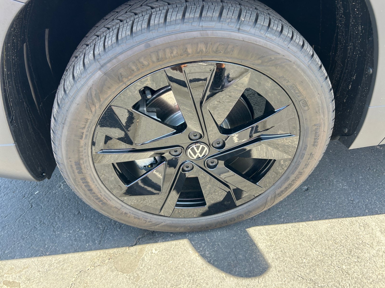 New 2026 Volkswagen Taos SE FWD image 25