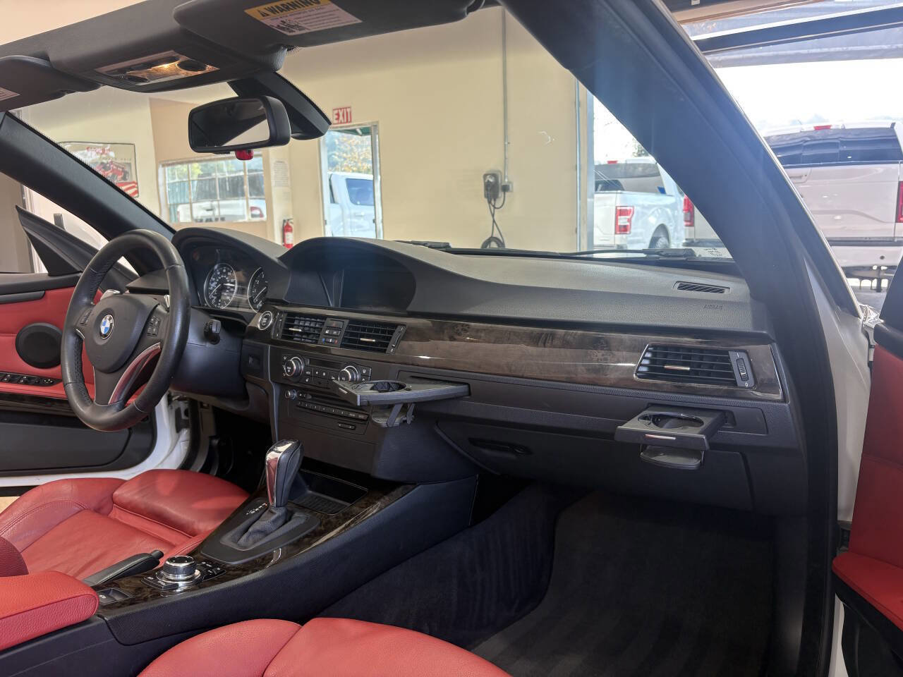 Used 2010 BMW 328i Convertible image 29