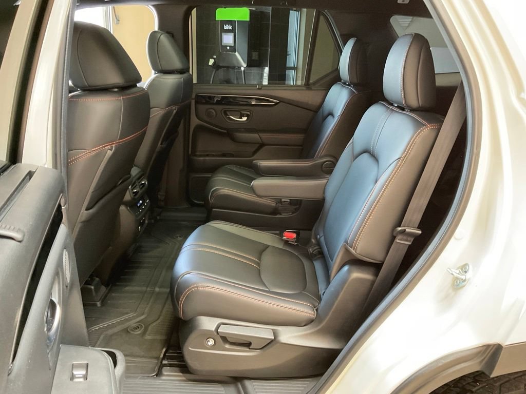 Used 2025 Honda Pilot TrailSport image 24