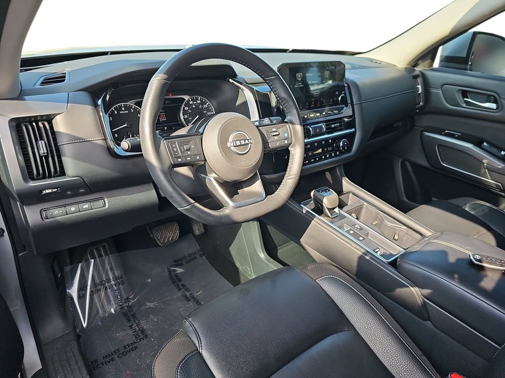Used 2023 Nissan Pathfinder SL w/ Black Appearance Package FWD image 16