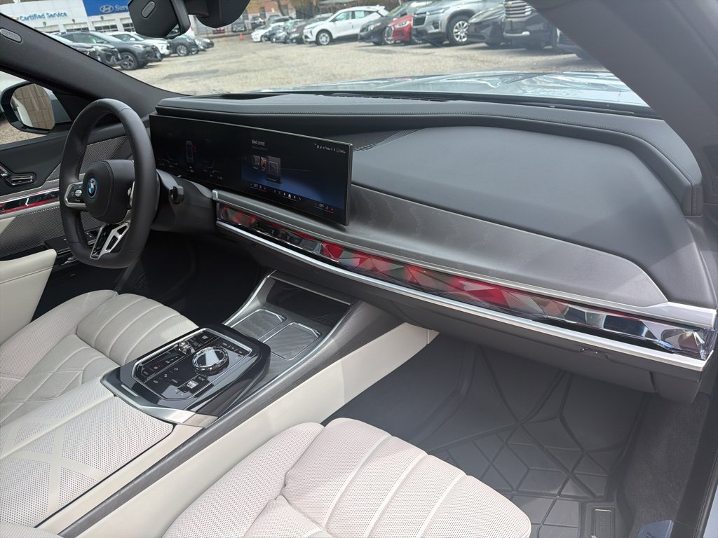 Used 2025 BMW i7 eDrive50 w/ M Sport Package RWD image 25