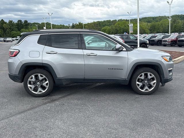 Used 2018 Jeep Compass Limited AWD/4WD image 9