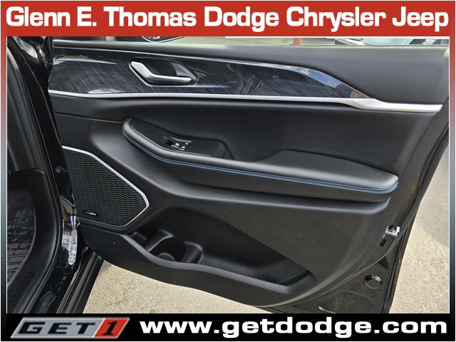 Used 2022 Jeep Grand Cherokee Trailhawk w/ Luxury Tech Group III image 34