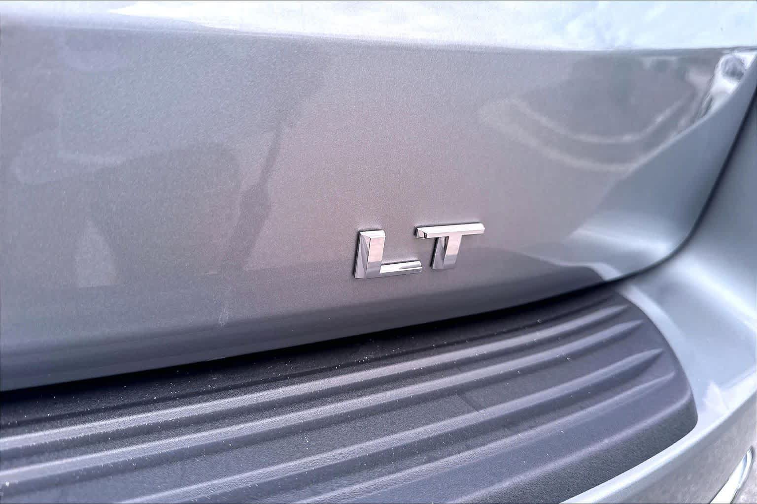 Used 2024 Chevrolet Tahoe LT w/ Luxury Package RWD image 9