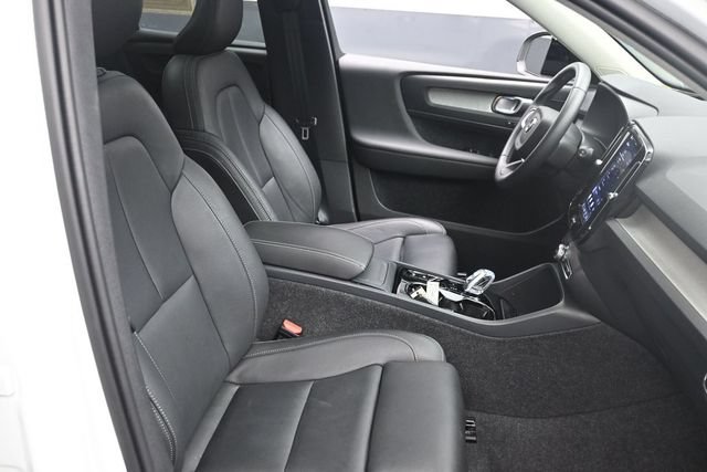 Certified 2025 Volvo XC40 B5 Ultra AWD/4WD image 30