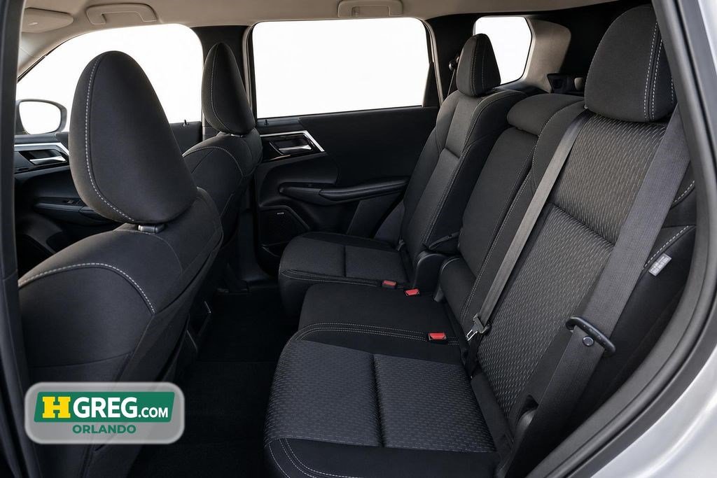 Used 2025 Mitsubishi Outlander ES FWD image 16