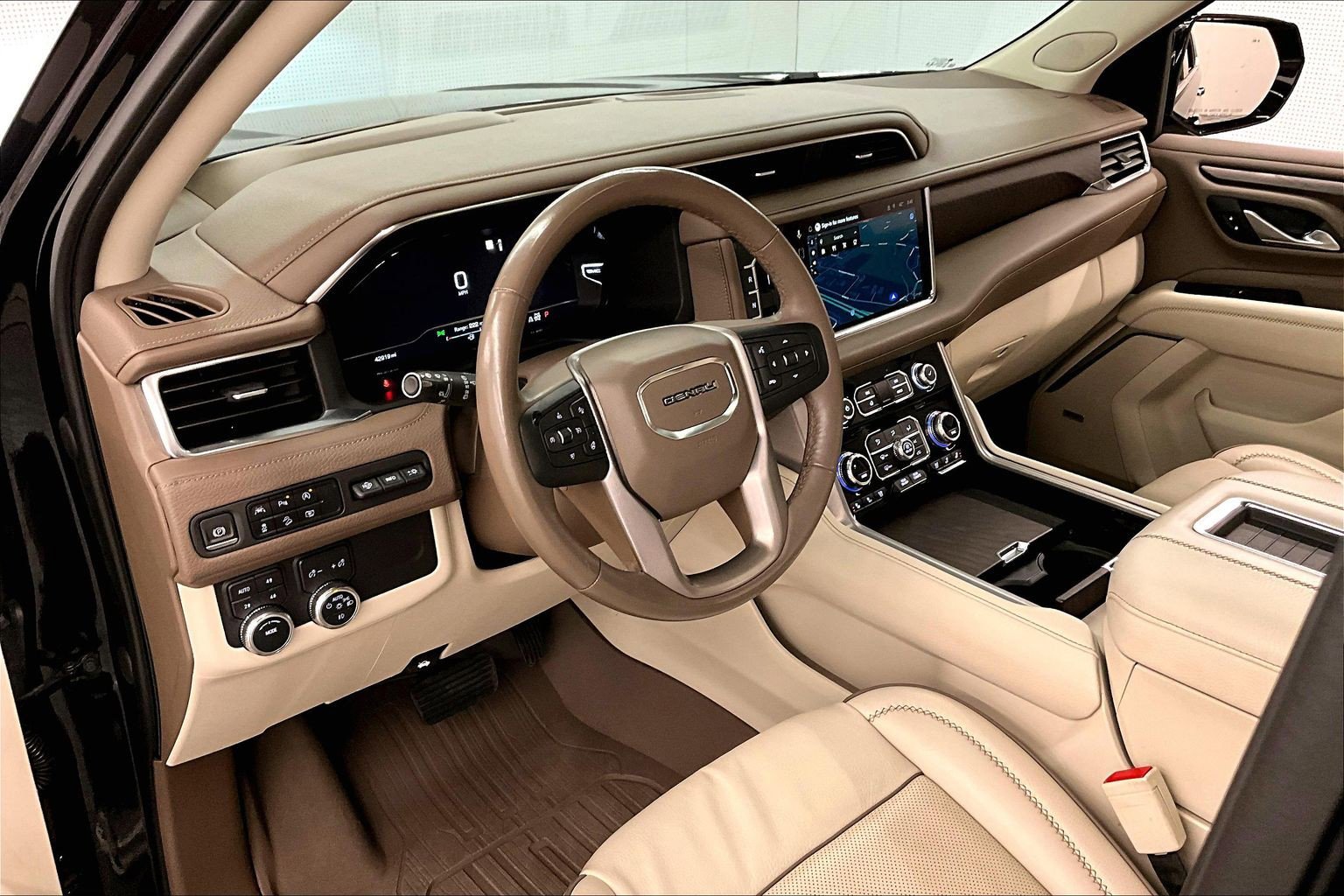 Used 2023 GMC Yukon Denali AWD/4WD image 16
