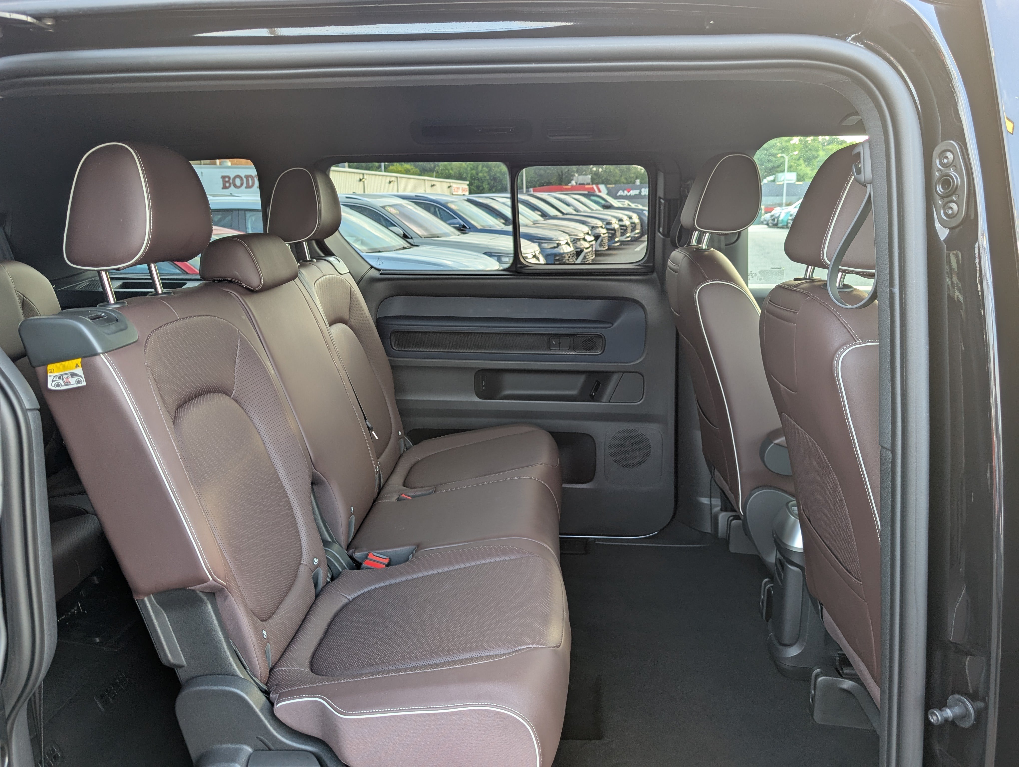 Used 2025 Volkswagen ID. Buzz Pro S Plus RWD image 11