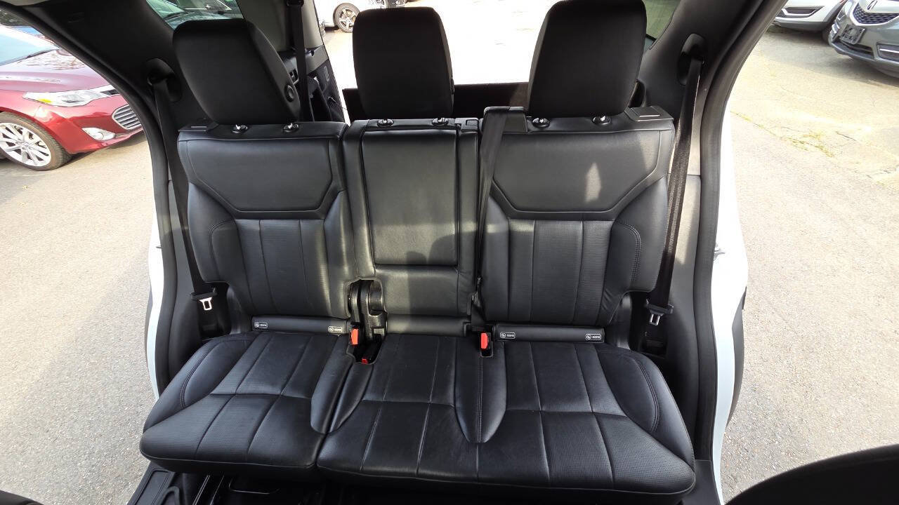 Used 2019 Land Rover Discovery SE AWD/4WD image 29