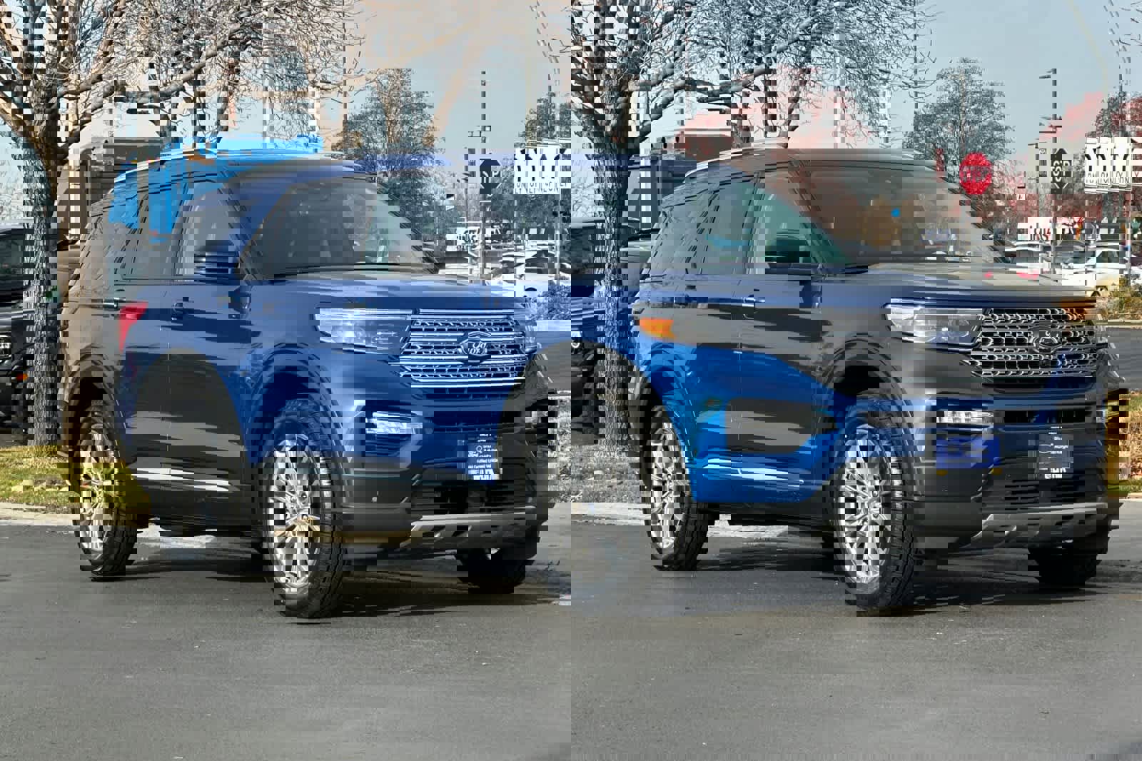 Certified 2022 Ford Explorer Limited w/ Equipment Group 301A image 9