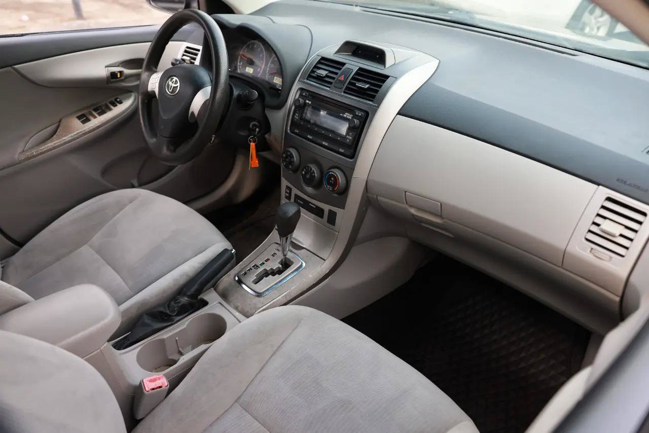 Used 2012 Toyota Corolla LE FWD image 18