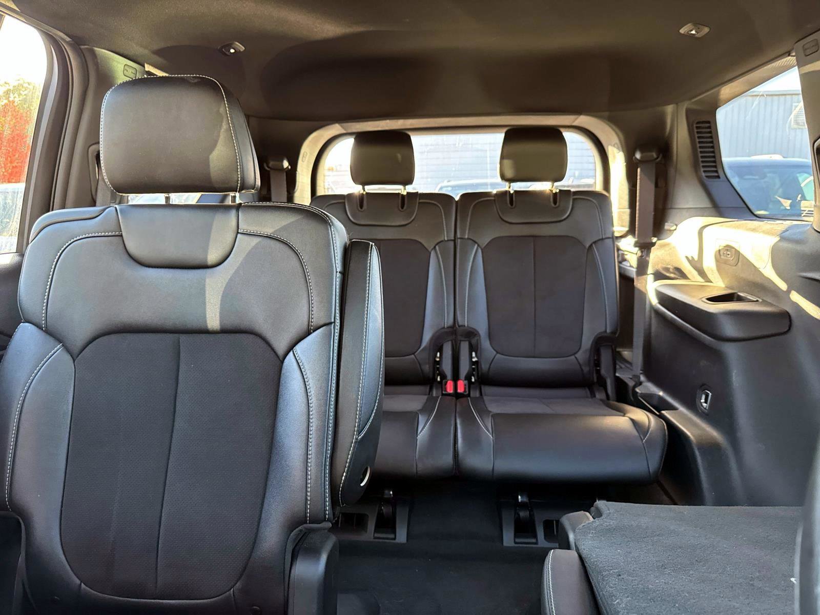 Used 2023 Jeep Grand Cherokee L Laredo image 15