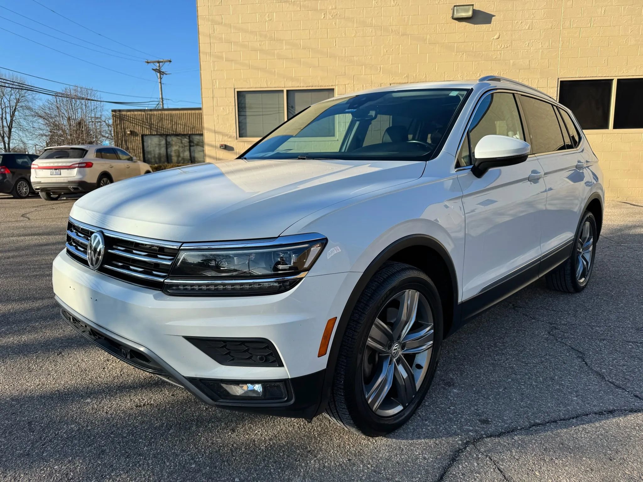 Used 2019 Volkswagen Tiguan SEL Premium w/ 3rd Row Seat Package image 3