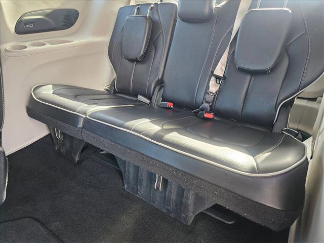 Used 2023 Chrysler Pacifica Limited FWD image 20