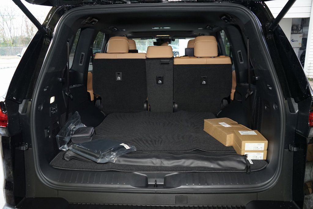 Used 2026 Lexus LX 600 4WD w/ Appearance Package image 38