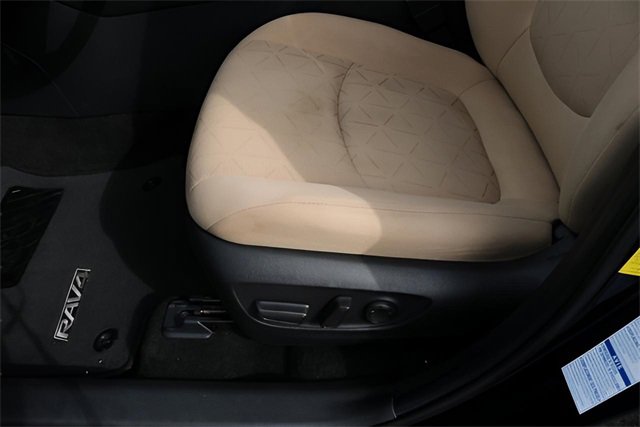 Used 2021 Toyota RAV4 XLE w/ Convenience Package image 14