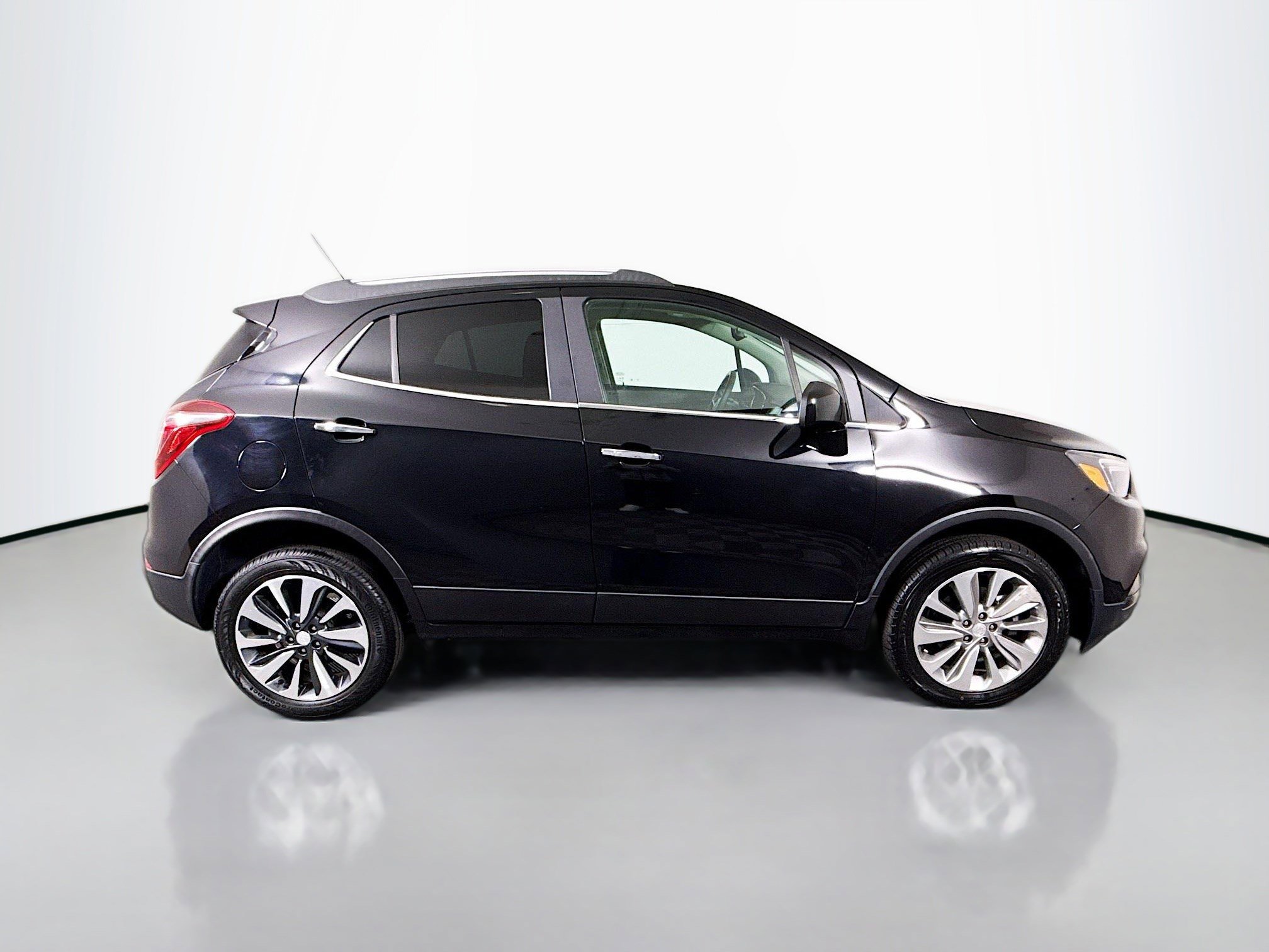 Used 2021 Buick Encore Preferred AWD/4WD image 11
