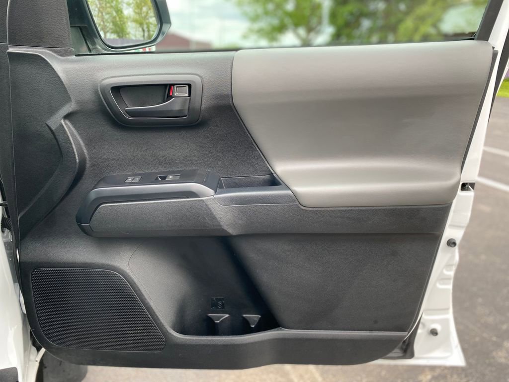 Used 2021 Toyota Tacoma SR RWD image 9