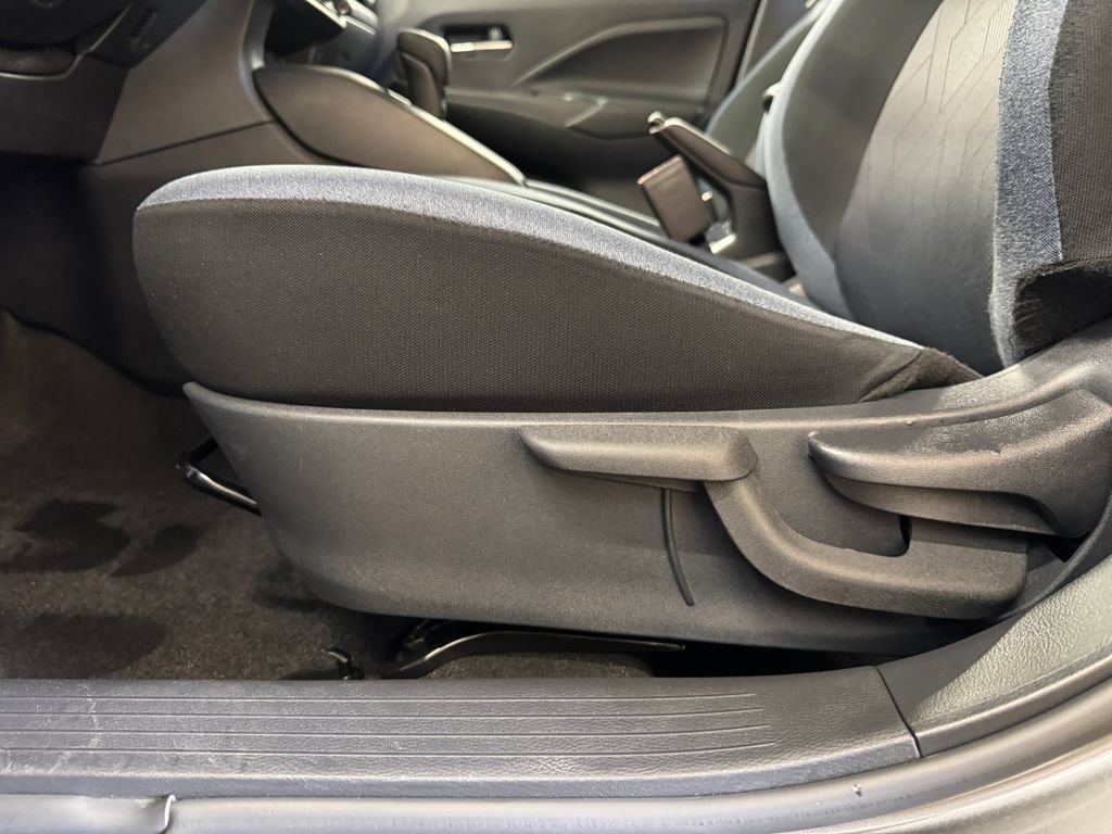 Used 2025 Nissan Versa SV FWD image 15
