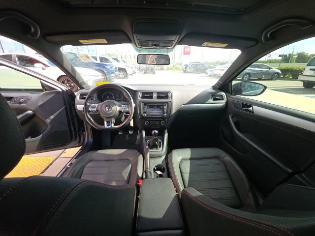 Used 2012 Volkswagen Jetta GLI FWD image 25