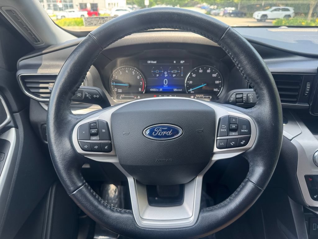 Used 2021 Ford Explorer XLT w/ Equipment Group 202A AWD/4WD image 29