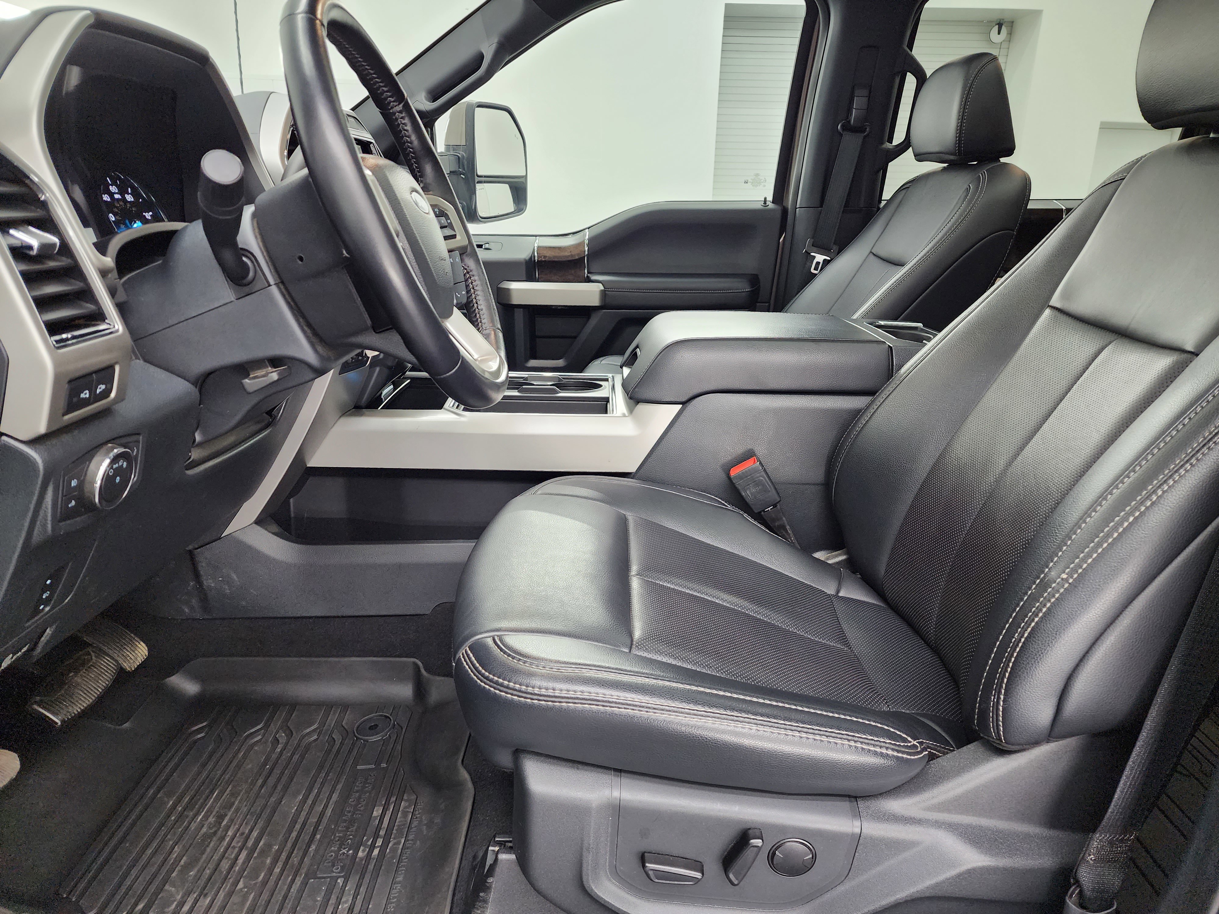 Used 2022 Ford F350 Lariat image 8