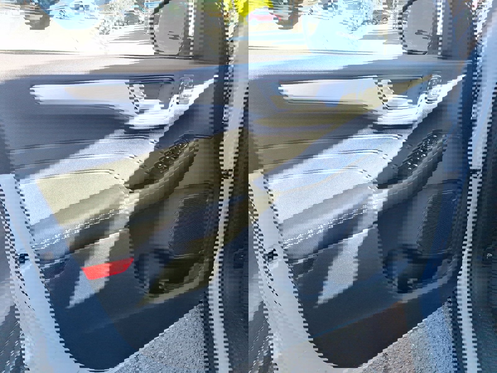 Used 2025 Ford Escape Platinum image 9