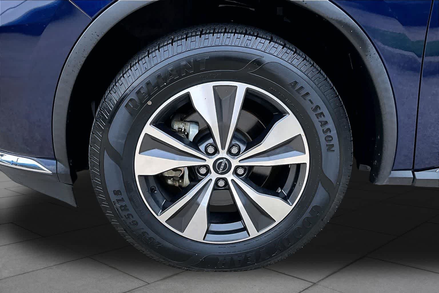 Used 2023 Nissan Murano SV FWD image 11