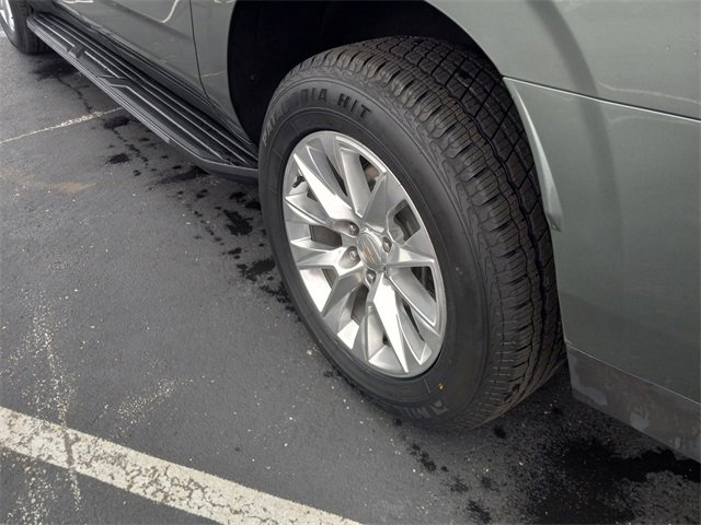 Used 2023 Chevrolet Suburban Premier image 10