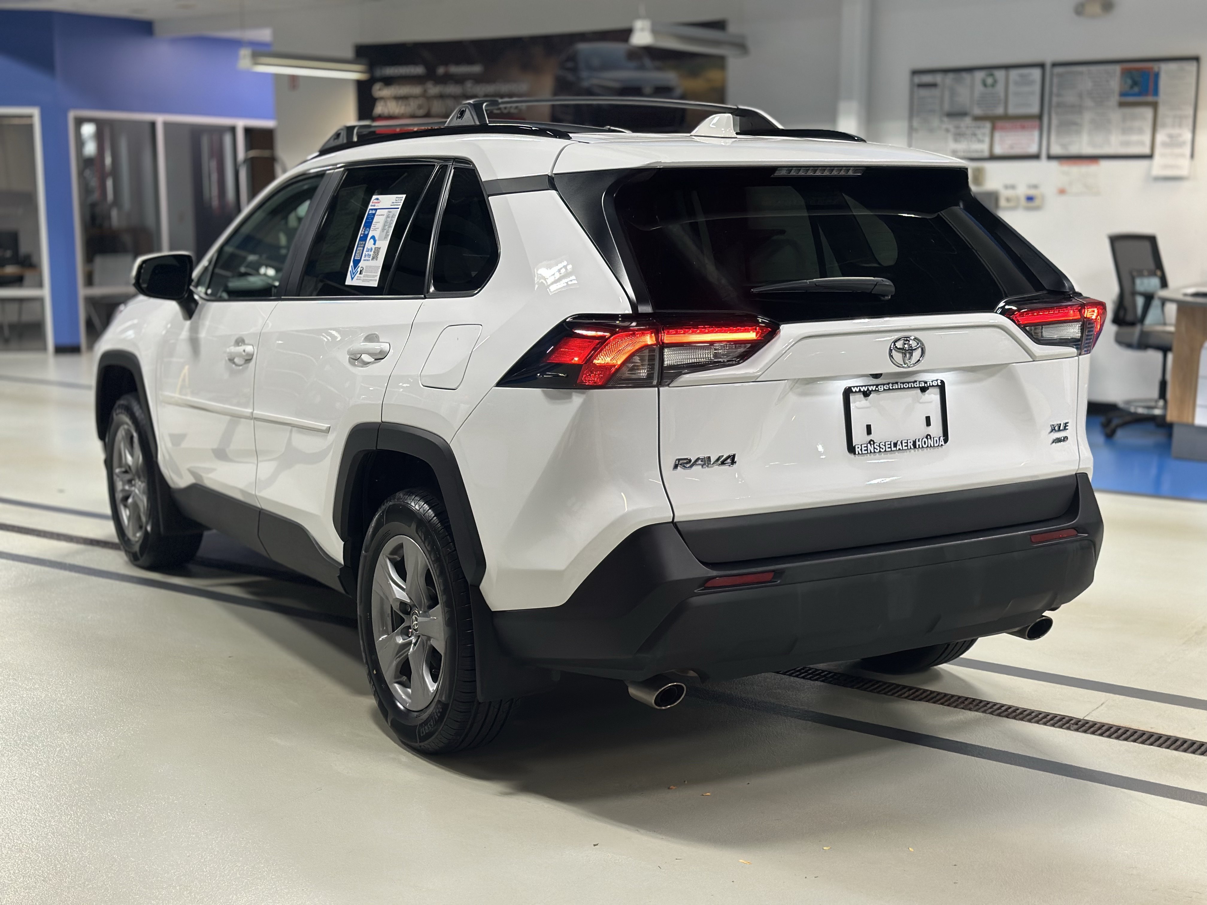 Used 2024 Toyota RAV4 XLE AWD/4WD image 8