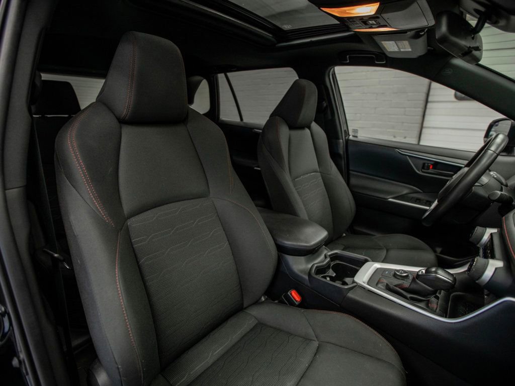 Used 2021 Toyota RAV4 SE image 23