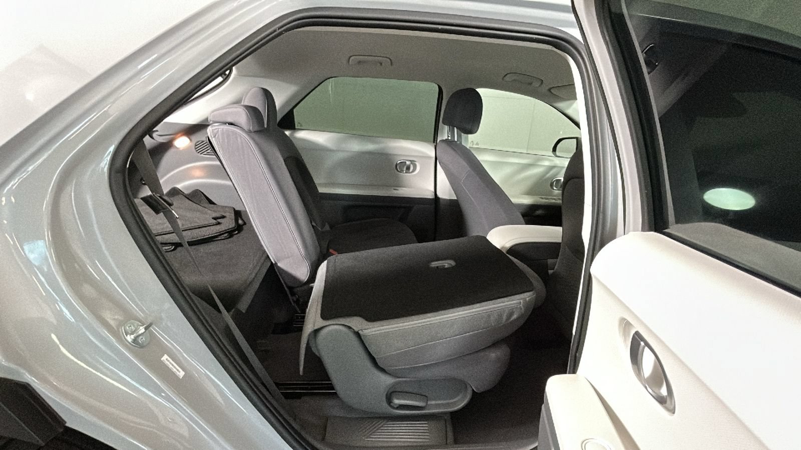 Used 2024 Hyundai Ioniq 5 SEL RWD image 30