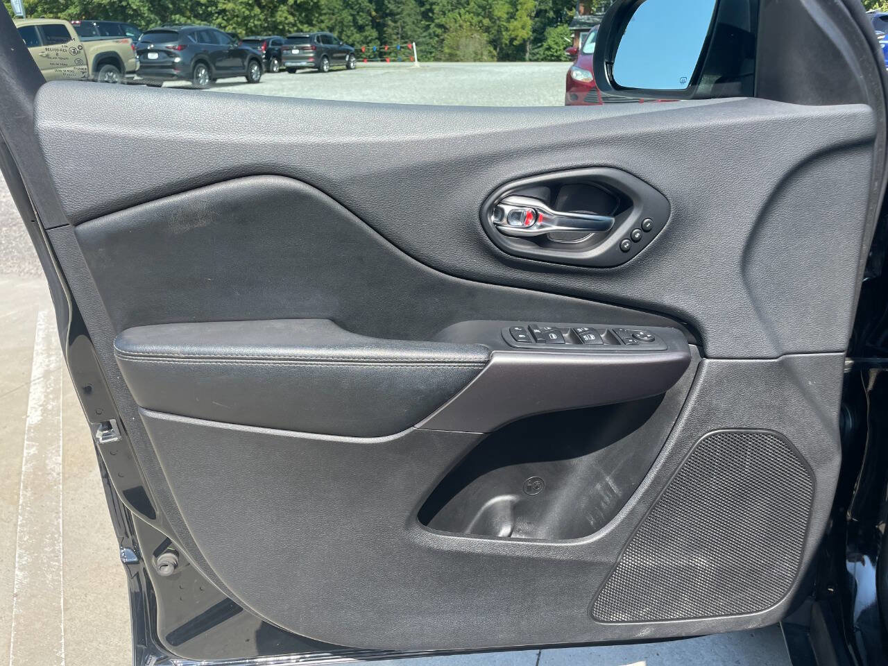 Used 2019 Jeep Cherokee Limited image 26