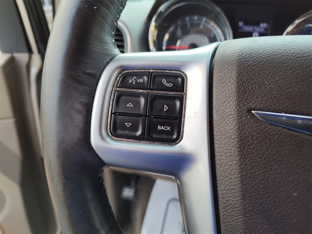 Used 2012 Chrysler Town & Country Limited w/ Luxury Group image 27