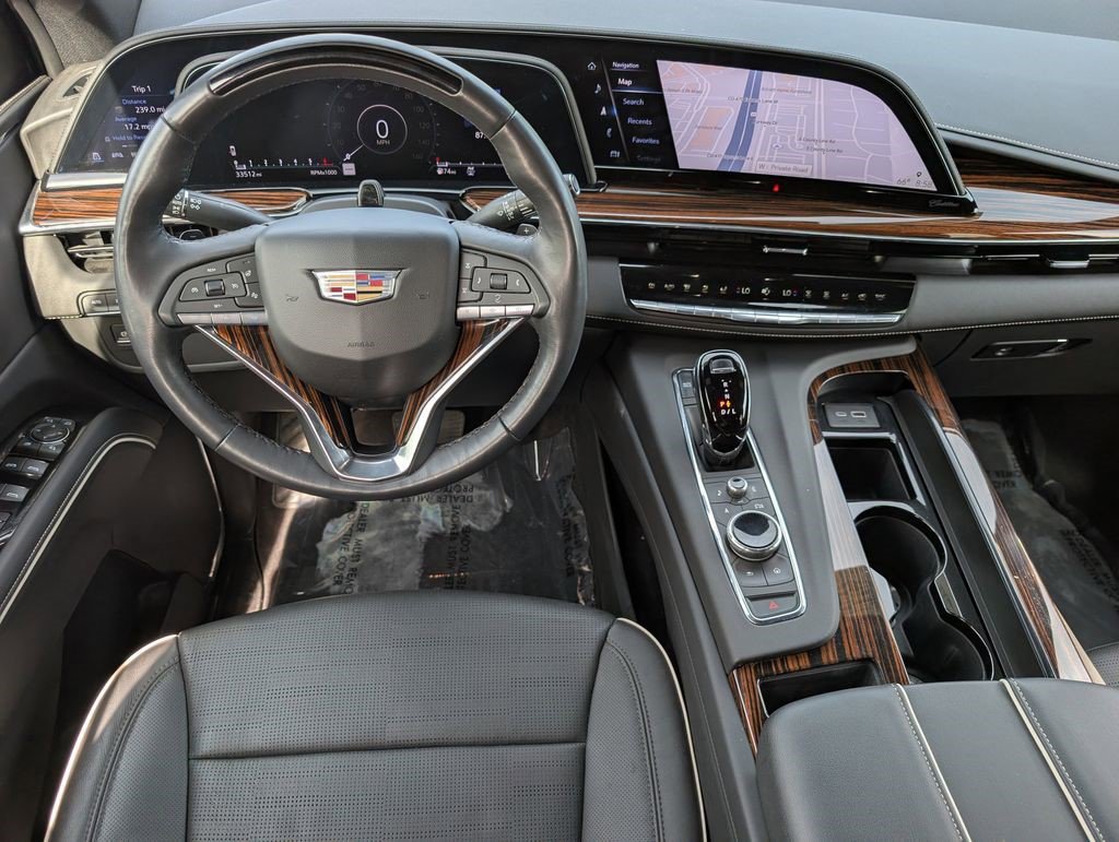 Used 2023 Cadillac Escalade ESV Premium Luxury AWD/4WD image 17