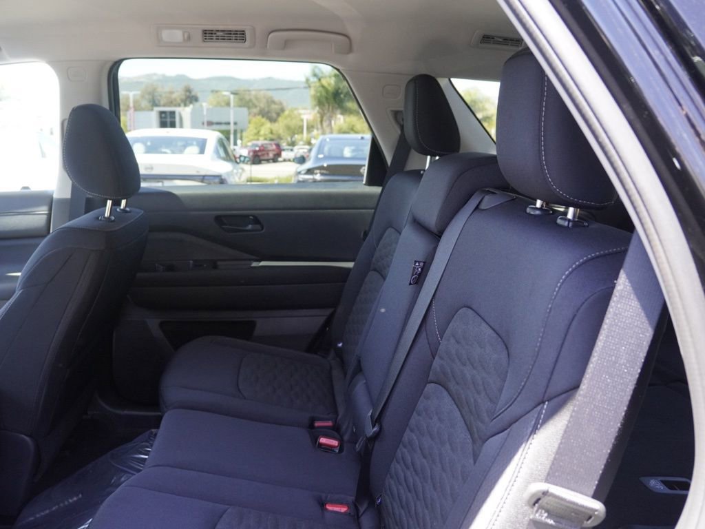 New 2026 Nissan Pathfinder SV image 17