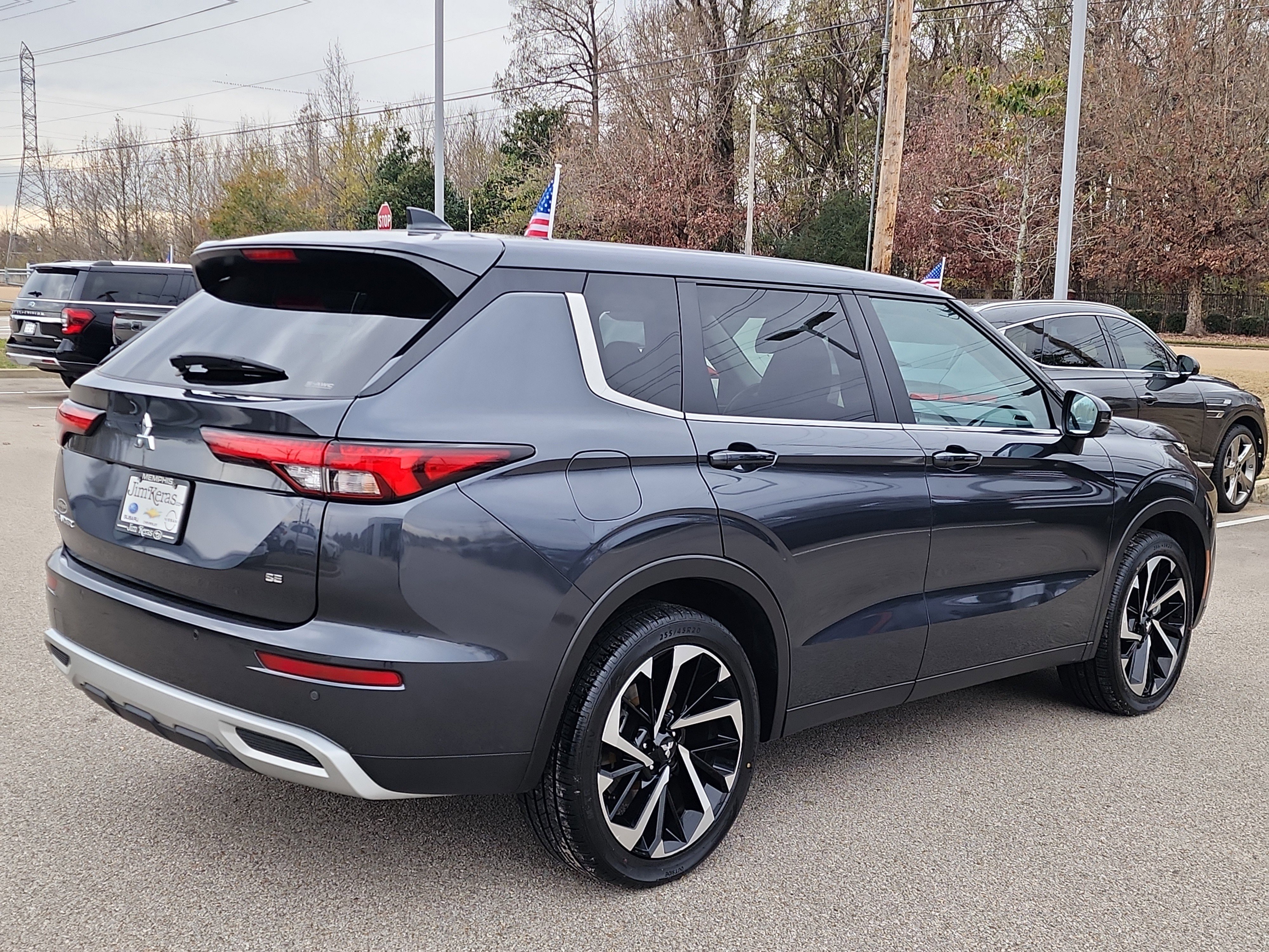 Used 2024 Mitsubishi Outlander SE image 3