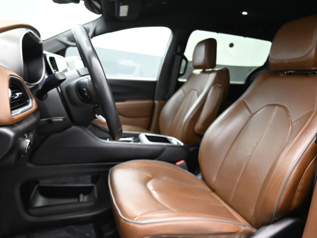 Used 2021 Chrysler Pacifica Limited w/ Premium & Safety Sphere Group image 17